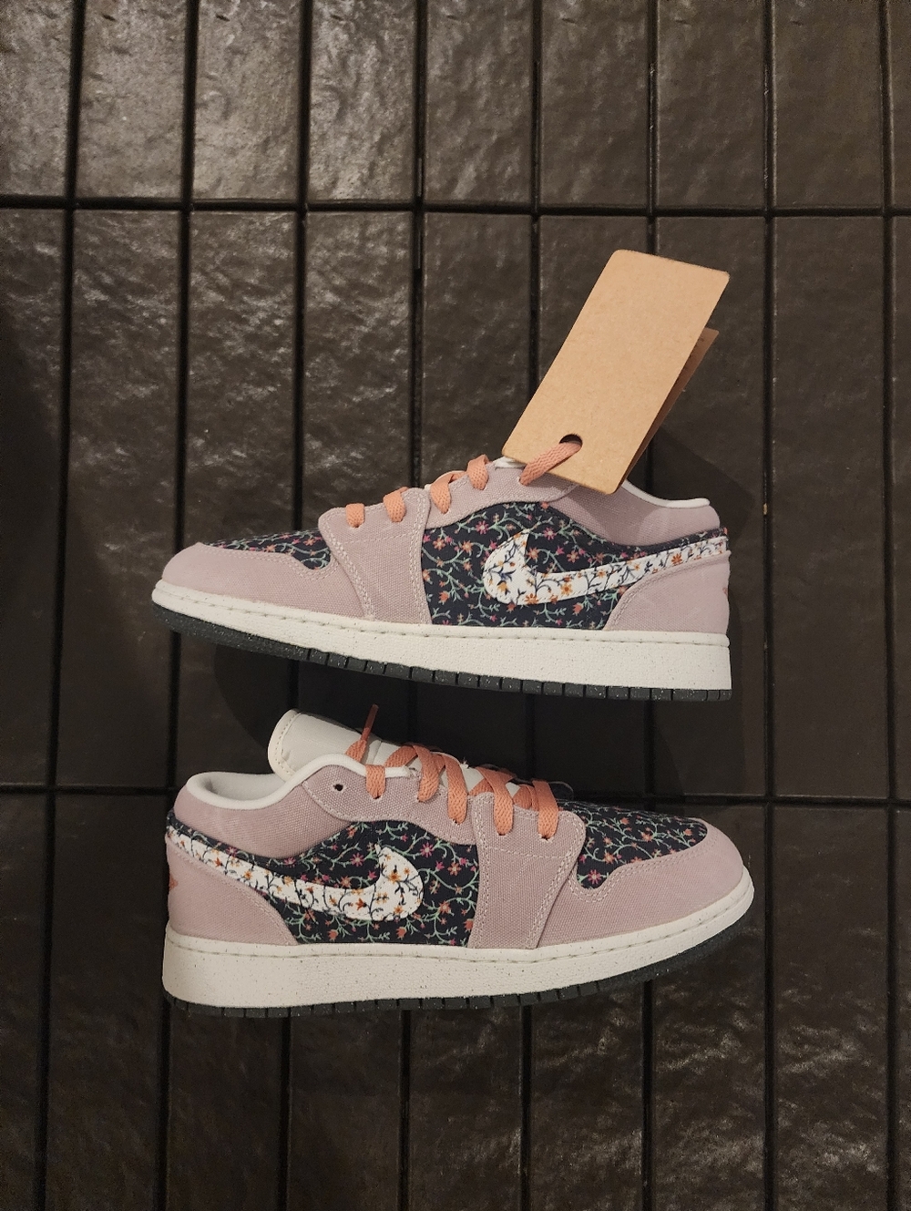 Women's Air Jordan 1 Low SE 'Floral' - Picture 15 of 16